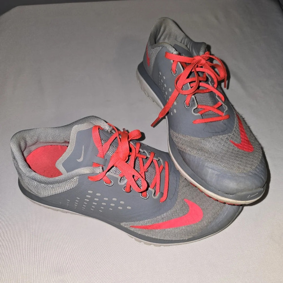 Nike FS Lite Run 2 Women’s Size 8 Gray/Hot Pink - Picture 1 of 8